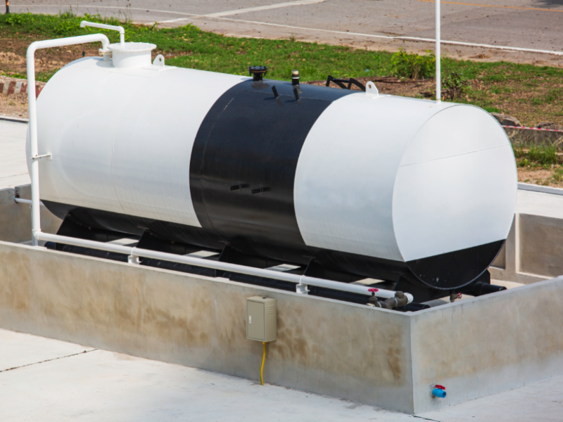 5 Key Differences: Poly vs Fiberglass Chemical Storage Tanks